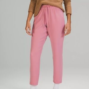 Lululemon On the Fly Mid-Rise Pant 
TravelWoven - Pink Taupe NWT